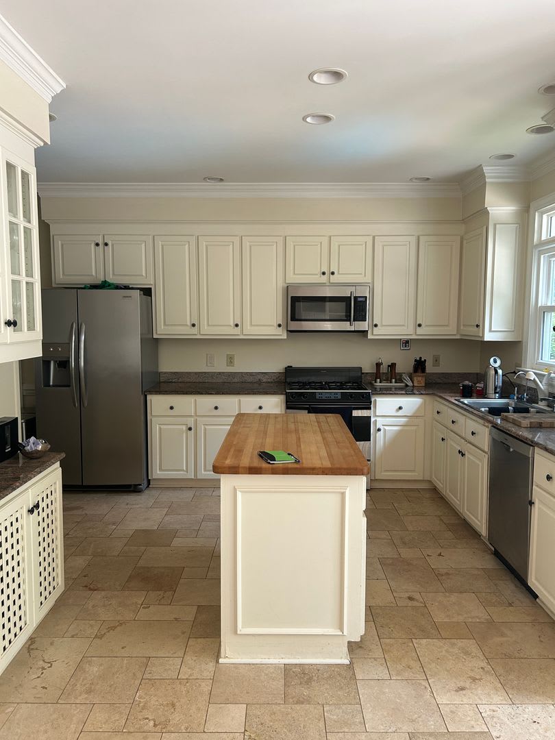 Stunning 6-Bedroom Home with Pool – Available Now – photo 4