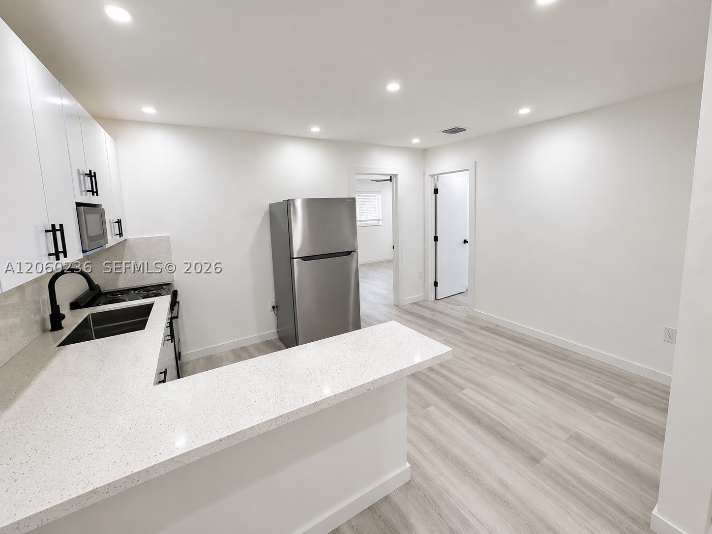 1373 W 43rd Pl – photo 3