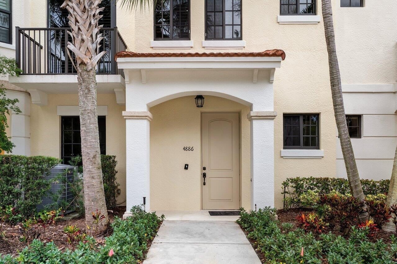 4886 Nw 16Th Avenue – photo 3