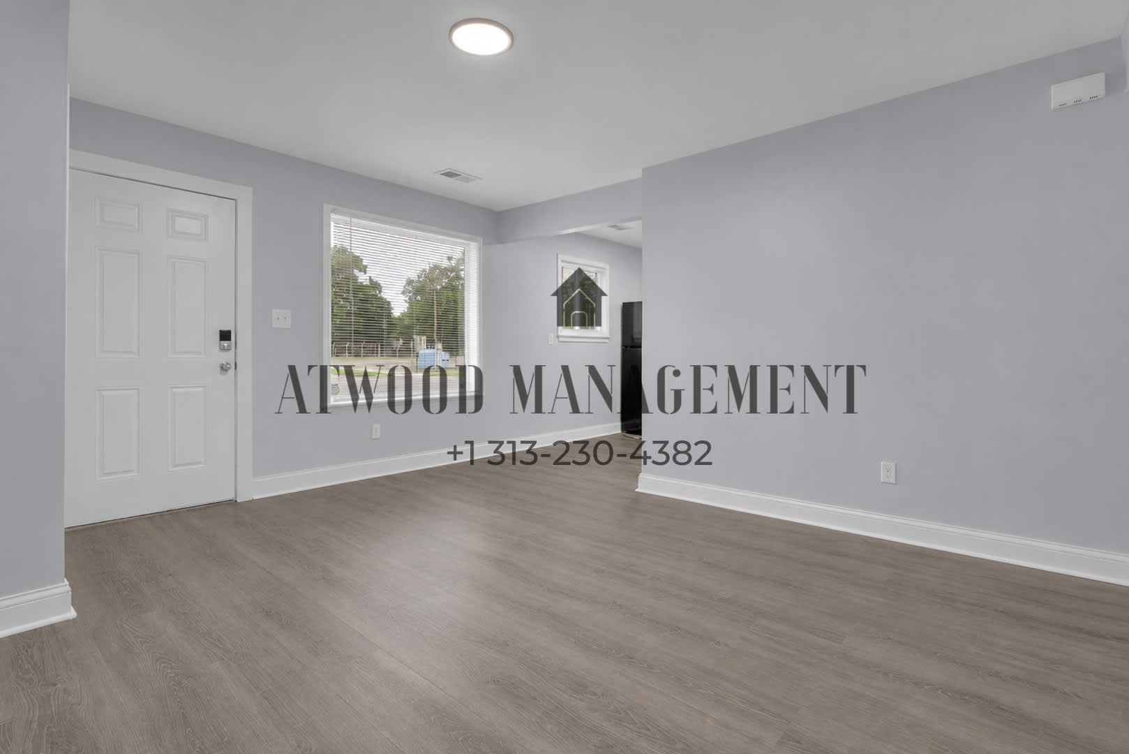 This beautifully updated 3-bedroom, 1-bath single-family home is ready for move-in! – photo 3