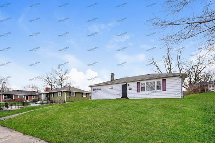 302 Fulton Lane – photo 4