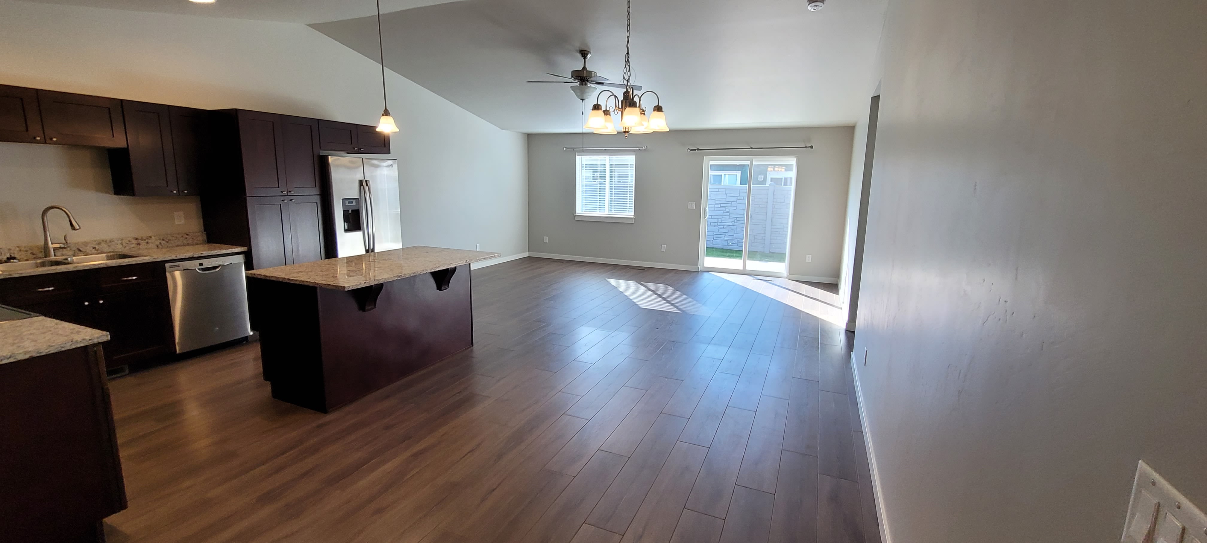 808 Foxglove Dr – photo 2