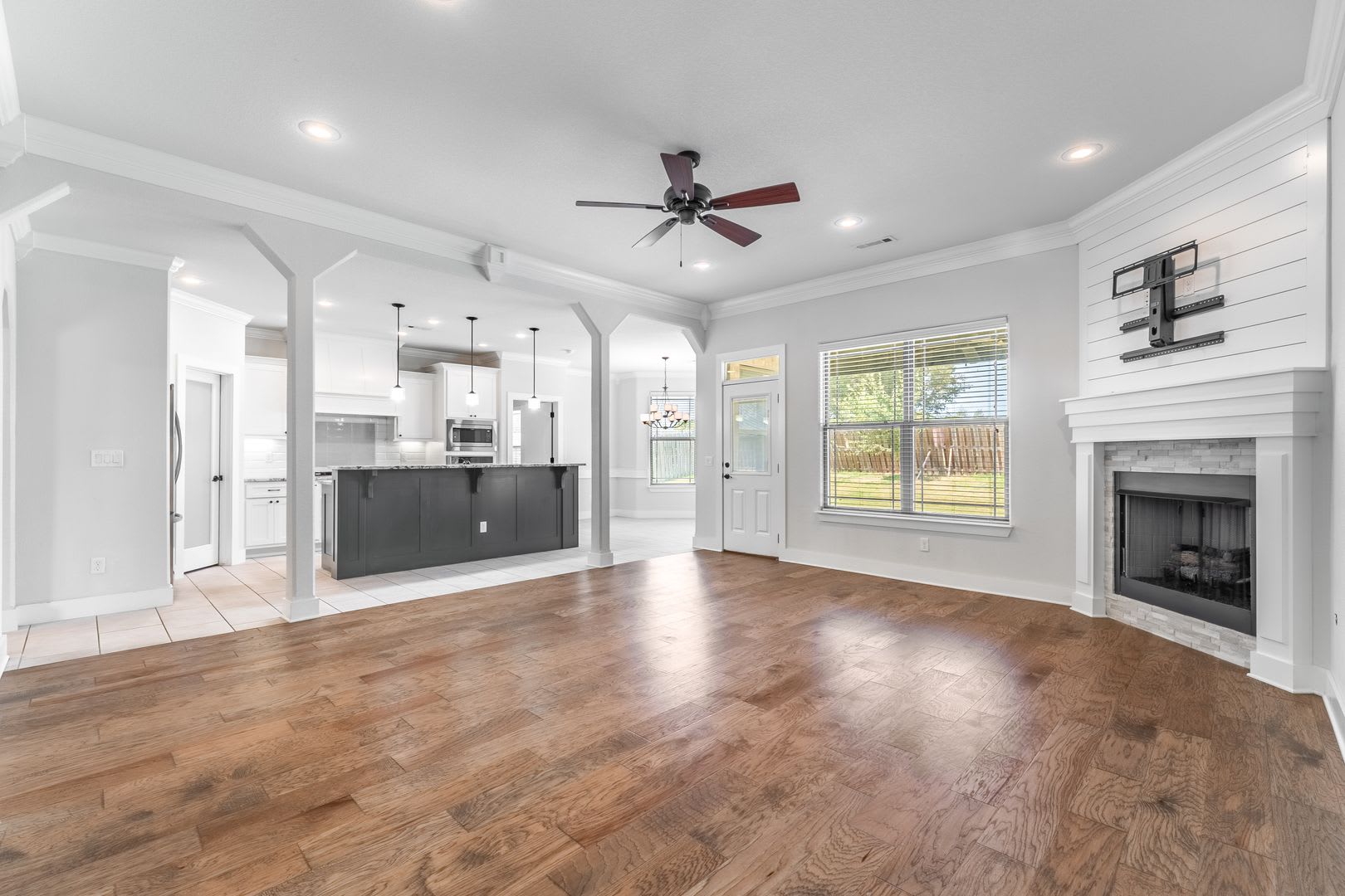 Luxury Living in Bentonville: Modern 4 Bed, 3 Bath Home with Fenced Yard – photo 3