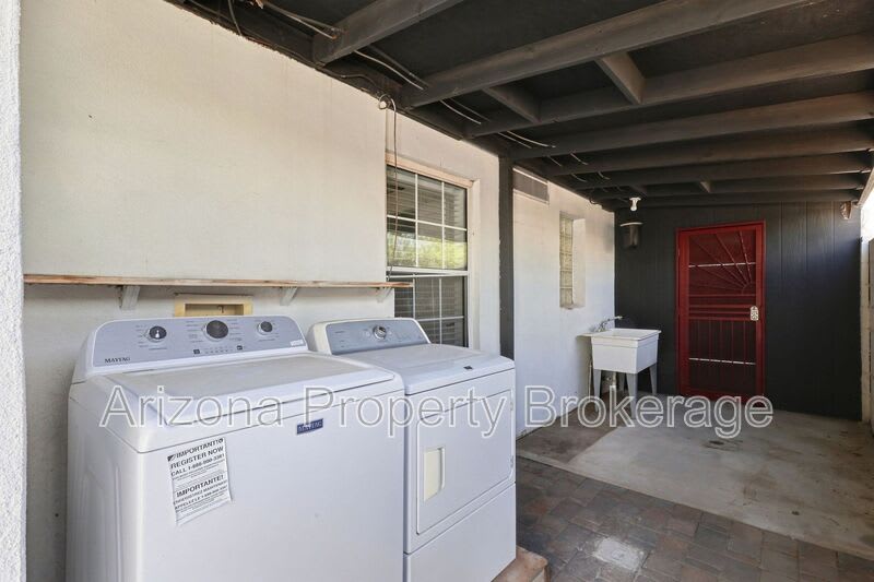 1128 E. Almeria Rd. – photo 4