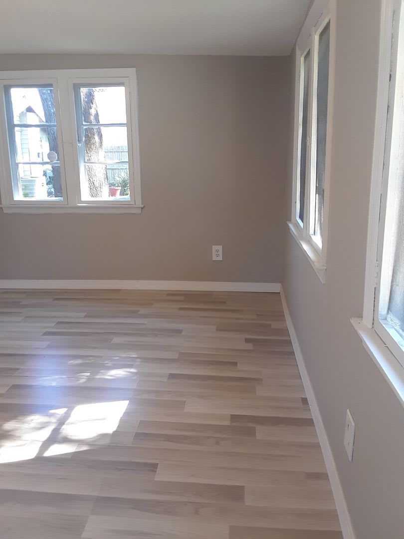 Charming 2BR/1BA Home with Garage & Screened Patio Near Downtown Orlando – photo 4