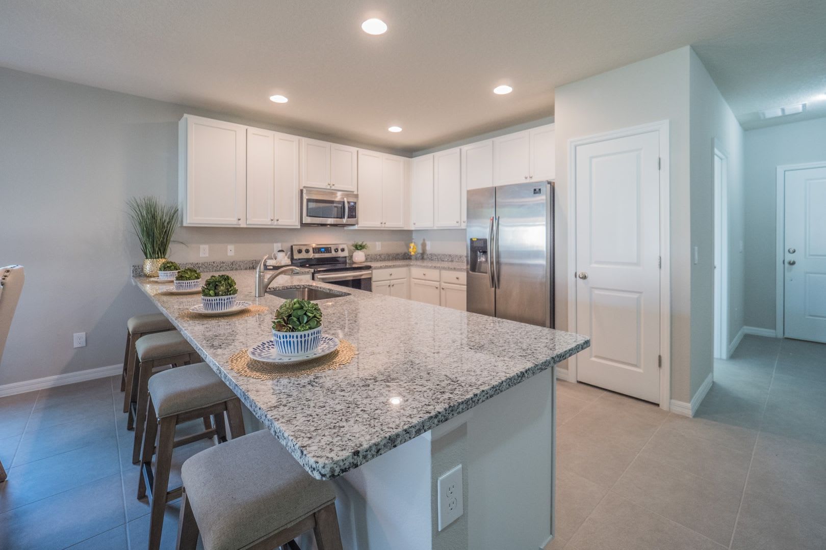 Modern Cape Coral Home with 3-Car Garage – Stylish, Spacious & Nearly New! – photo 5