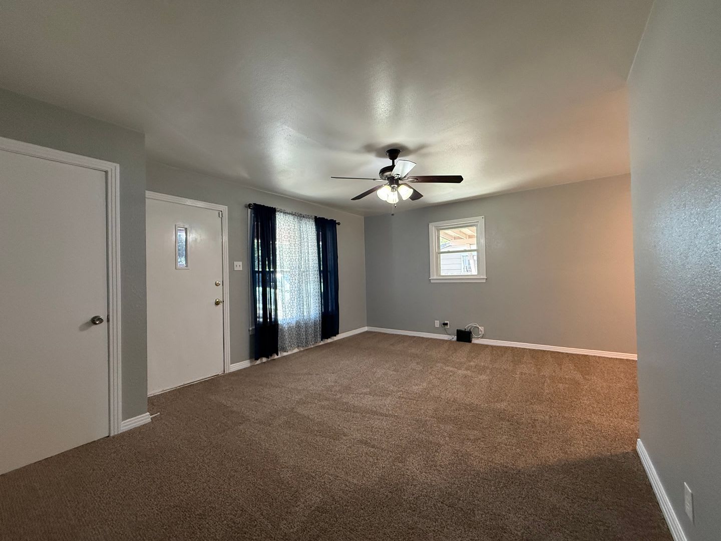 Welcome home to this beautifully updated property in a fantastic San Angelo location! – photo 5