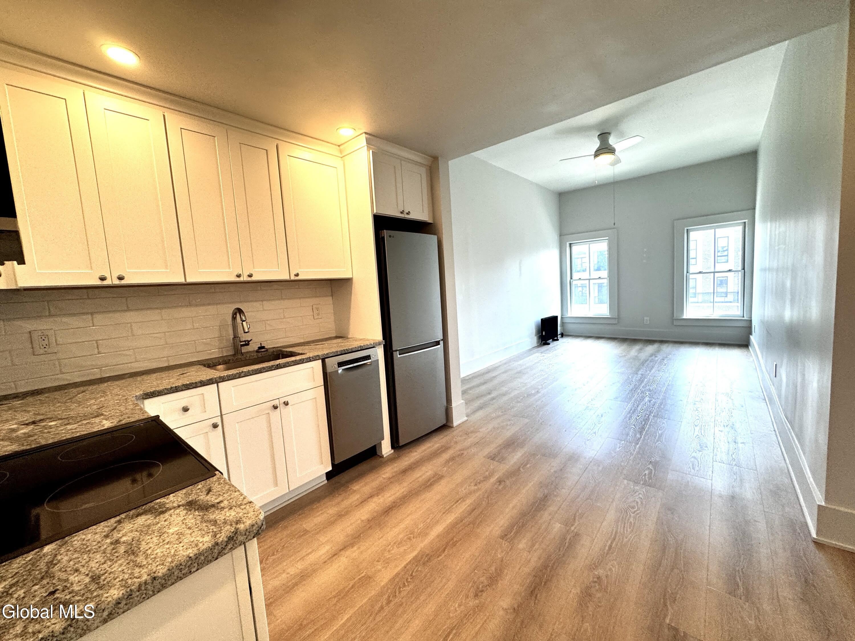 423 Broadway – photo 3