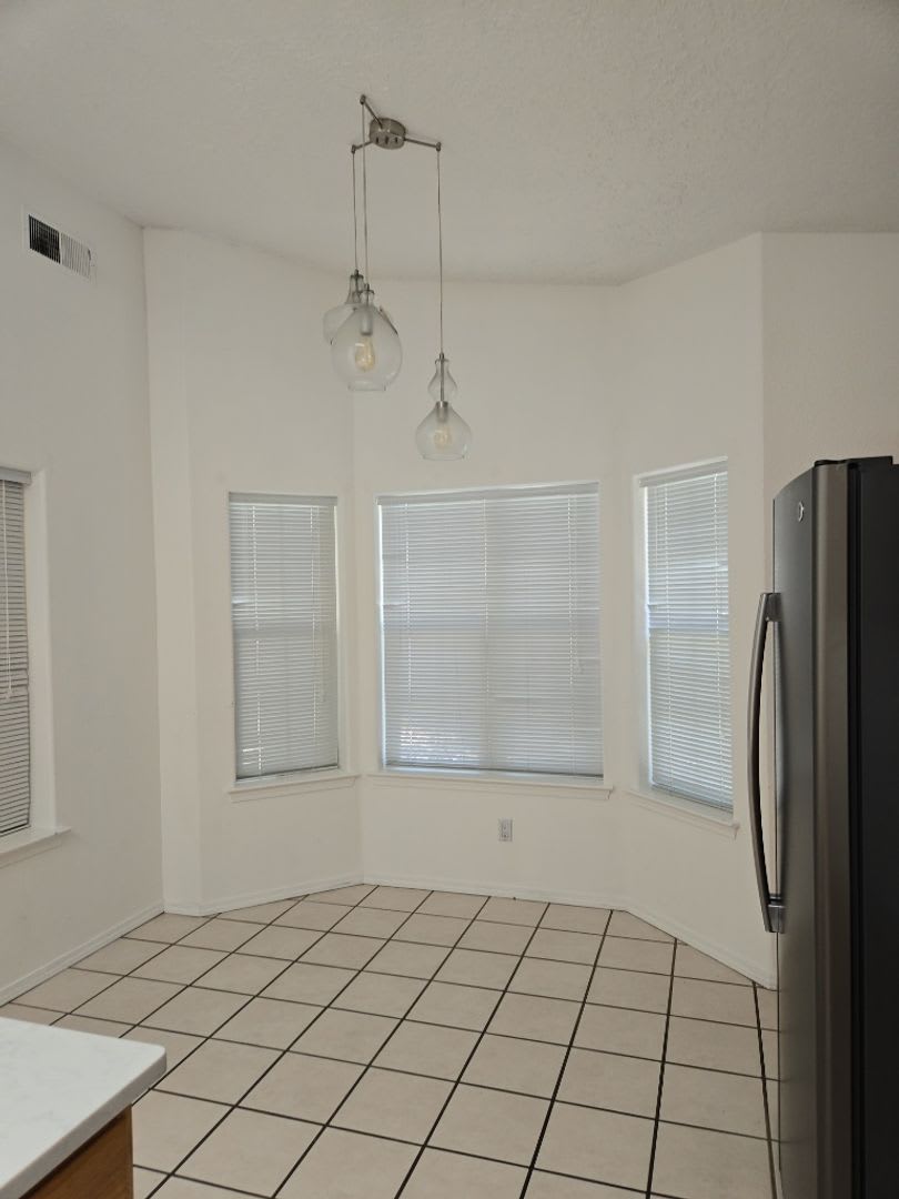 3 Bedroom, 2 Bathroom Home! Schedule a Showing! – photo 4