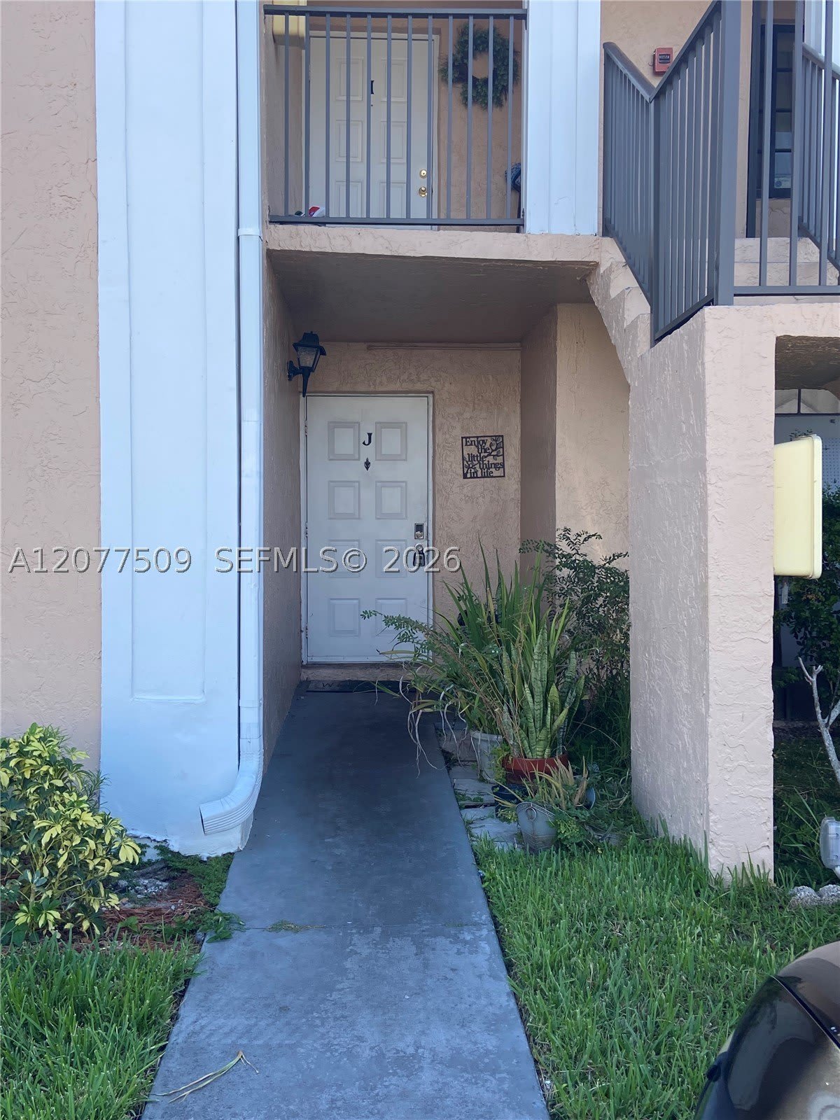 820 N Franklin Ave – photo 1