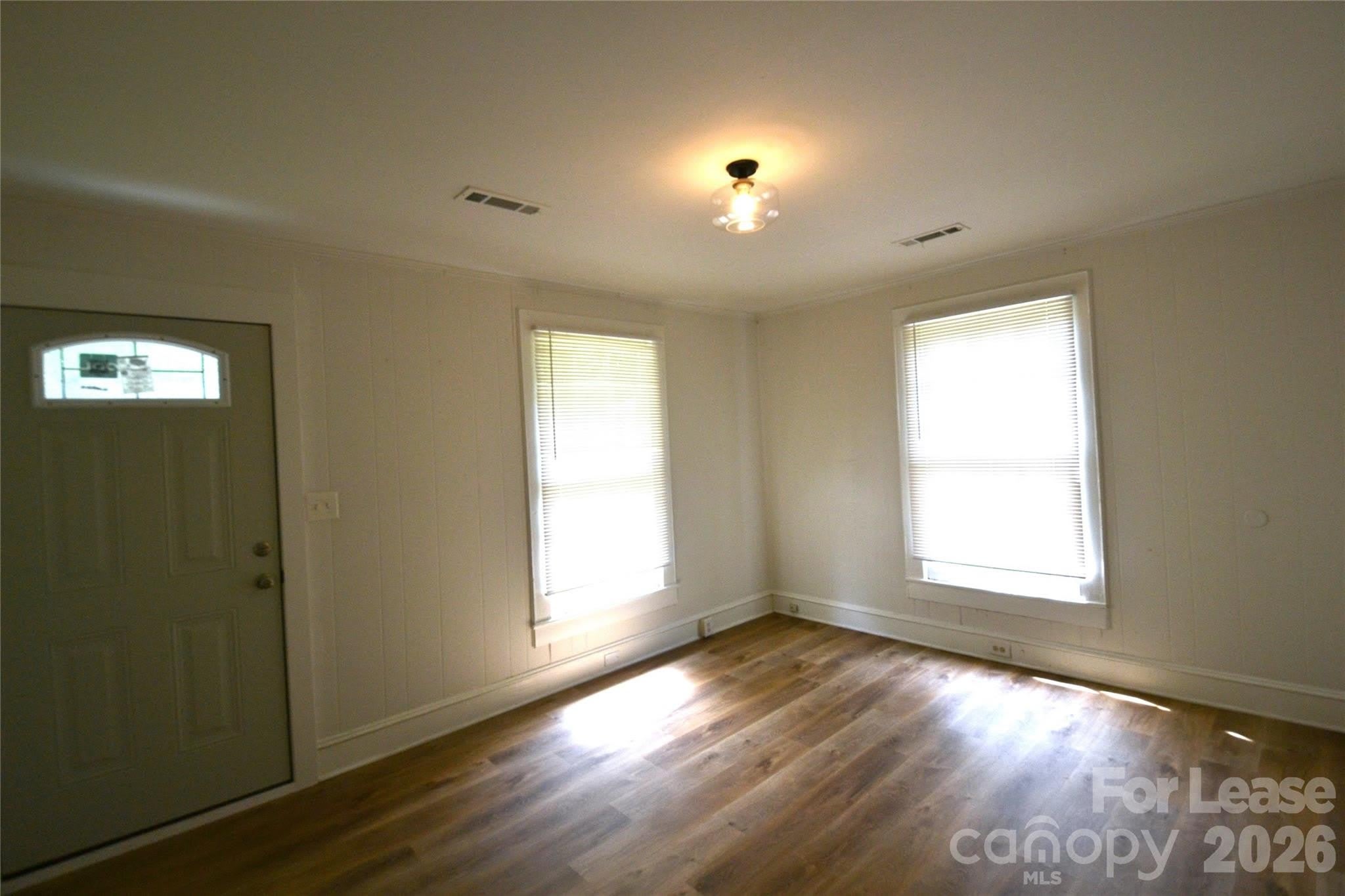 406 W 9th Street – photo 2