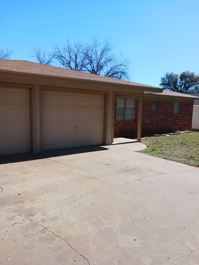 Welcome Home to Comfortable Living in Sherwood Terrace Addition AVAILABLE NOW! – photo 2