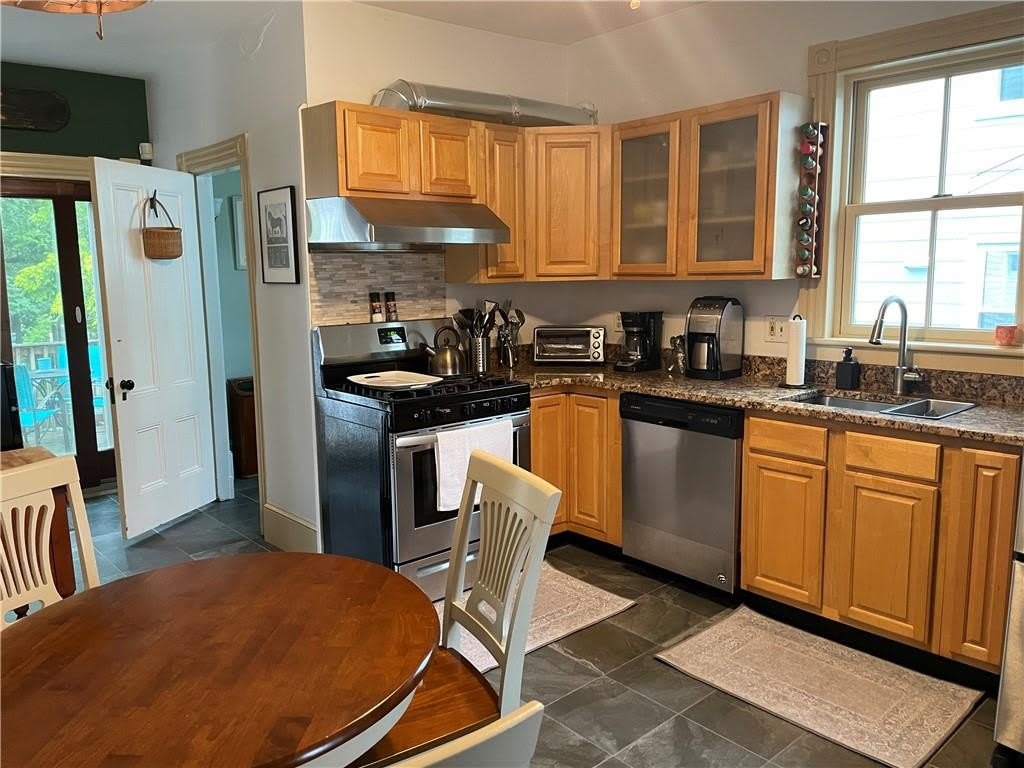 11 BYRNES Street – photo 5