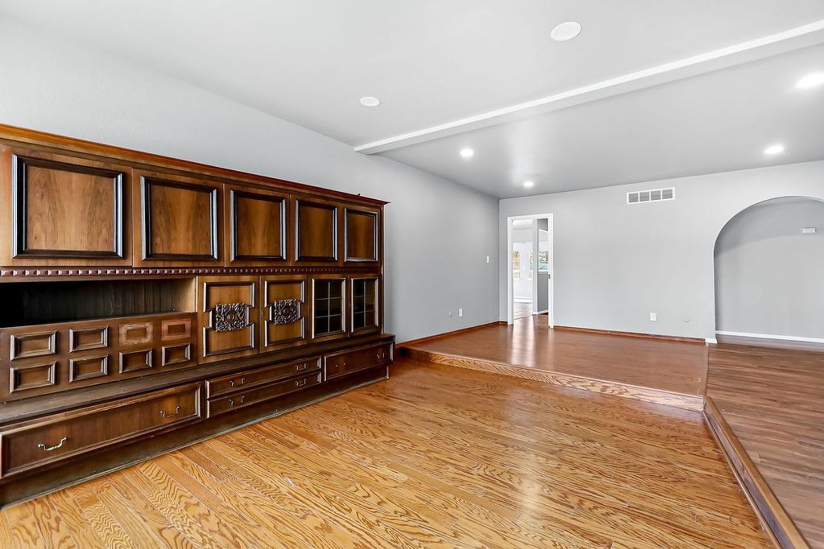 Beautiful East side House 3 bed-2 bath 79928 – photo 2