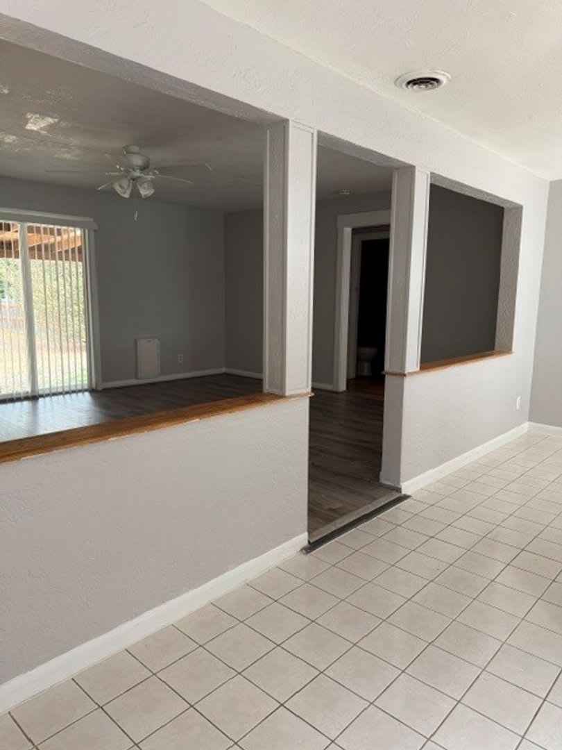 3 Bedroom West Salem House w/ Large Fenced Backyard – photo 2