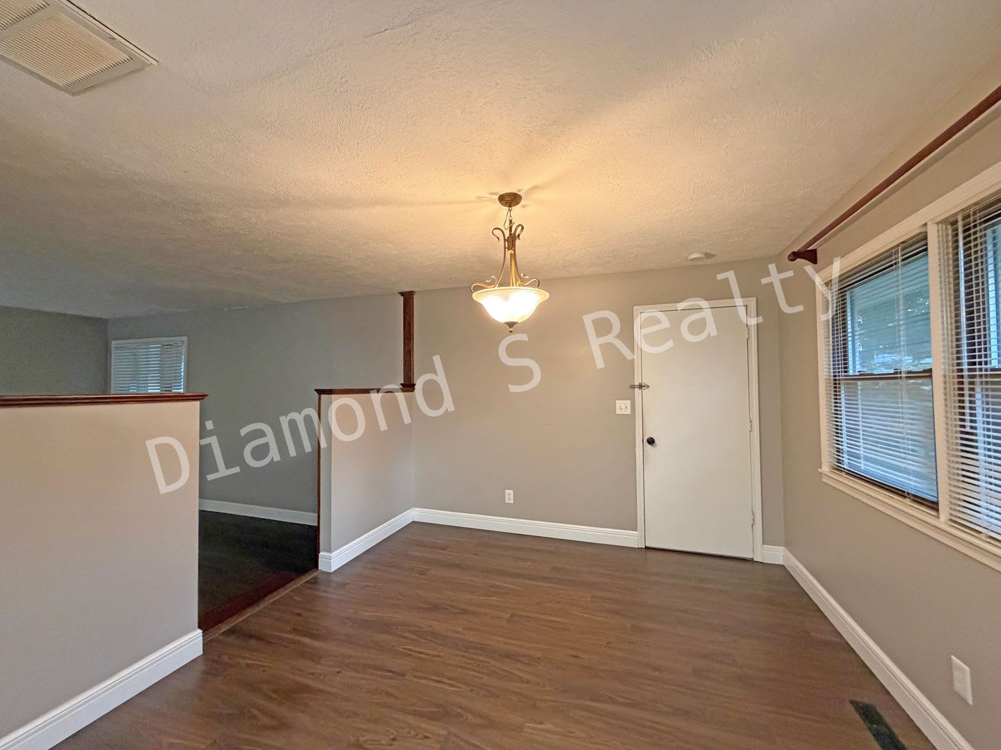 Beatiful 3-Bedroom Home Near Walnut Lawn & National! – photo 5