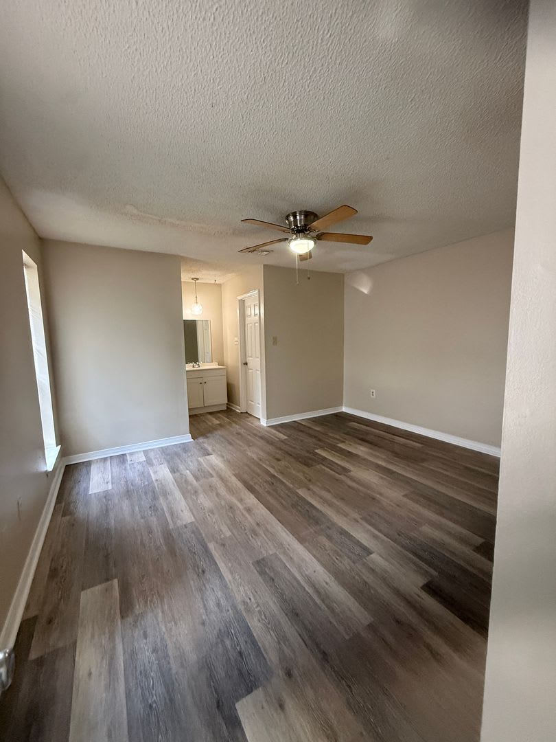 Three Bedroom Townhome off O'Neal Ready to Move-In – photo 5