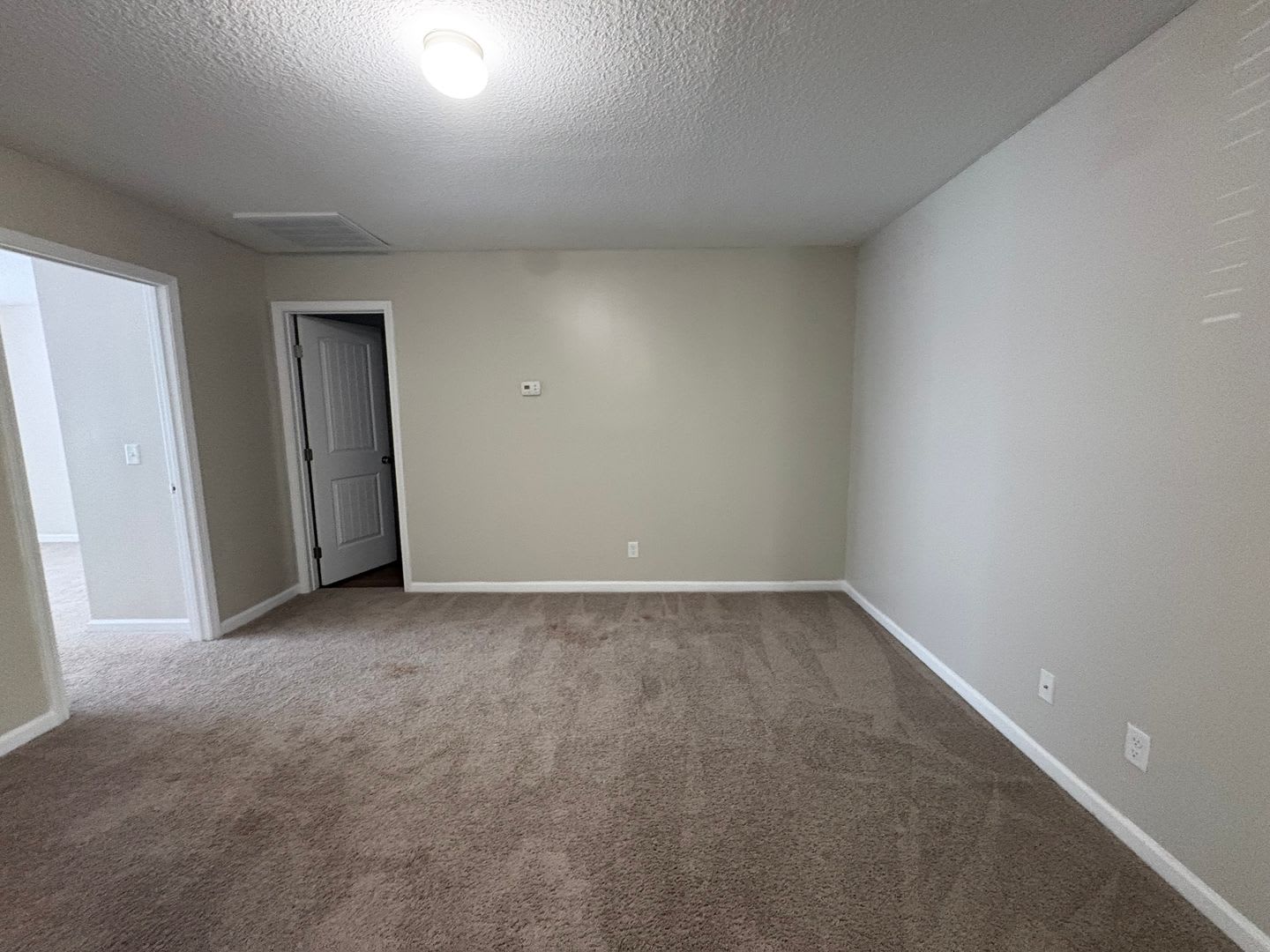 Rate Drop Alert Was 2490 Month And Summer Move In Special One Free Month Of Rent – photo 5