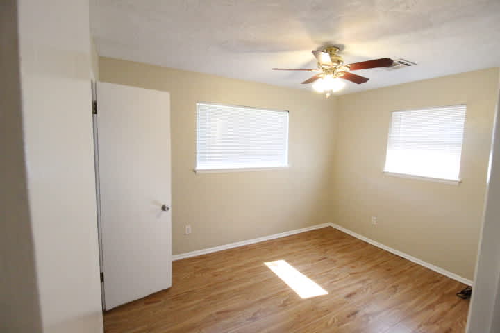704 Nw 1st St – photo 5
