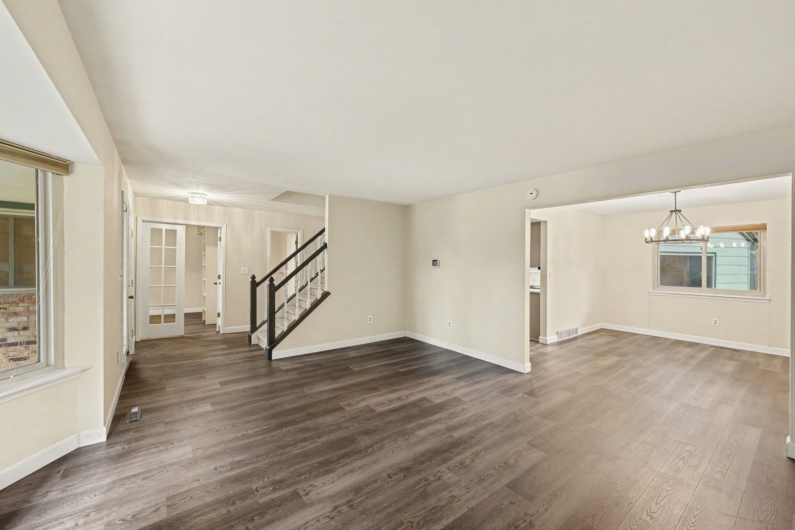 Highly Desirable 3 bed/ 1.5 bath with Indoor Pool – photo 3