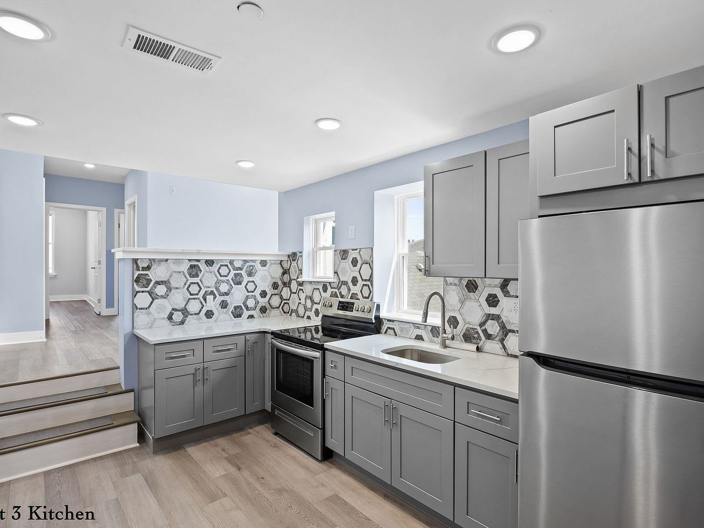 1716 West Oxford Street – photo 1