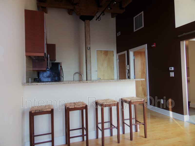 150 E Main St – photo 4