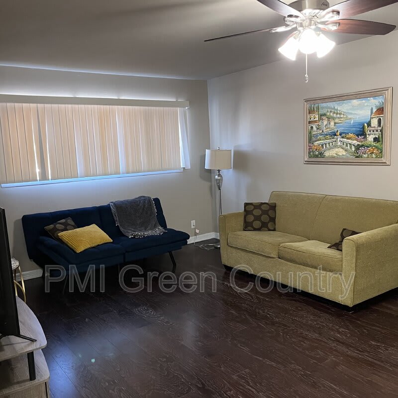 1313 East 48th Street – photo 5