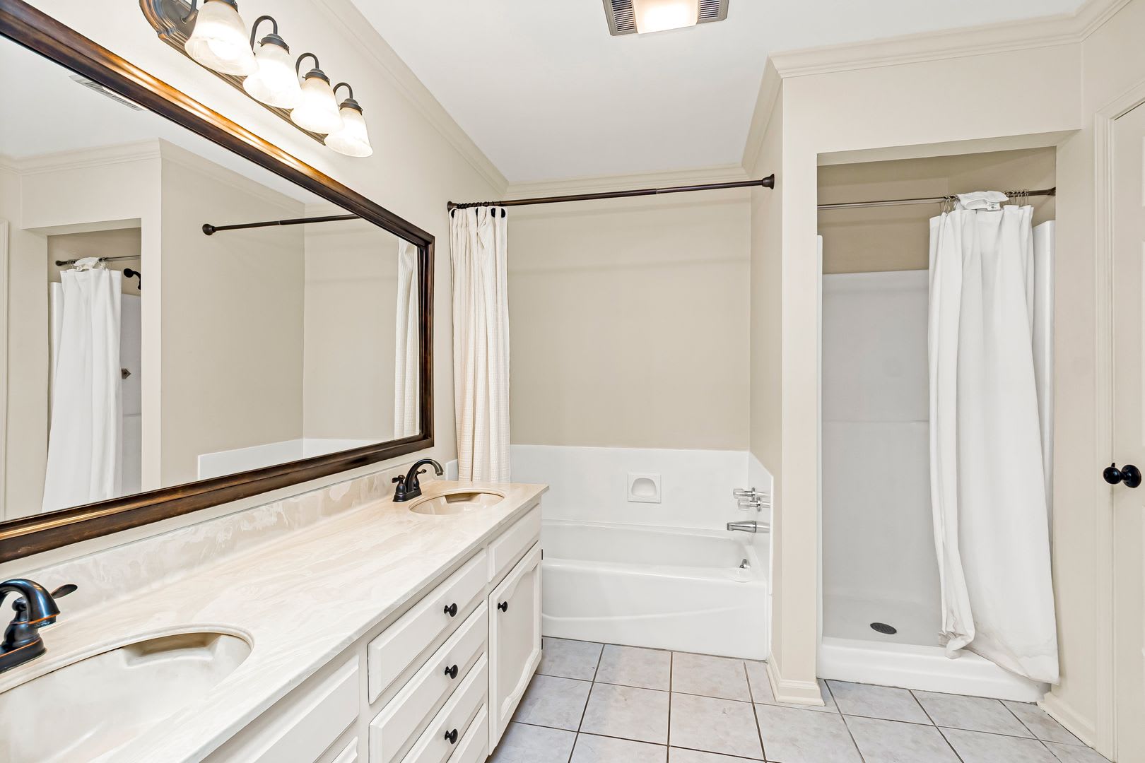 2 Bedroom Furnished Townhome Off Jefferson Hwy All Utilities Included Community Pool Long Term Rental – photo 5