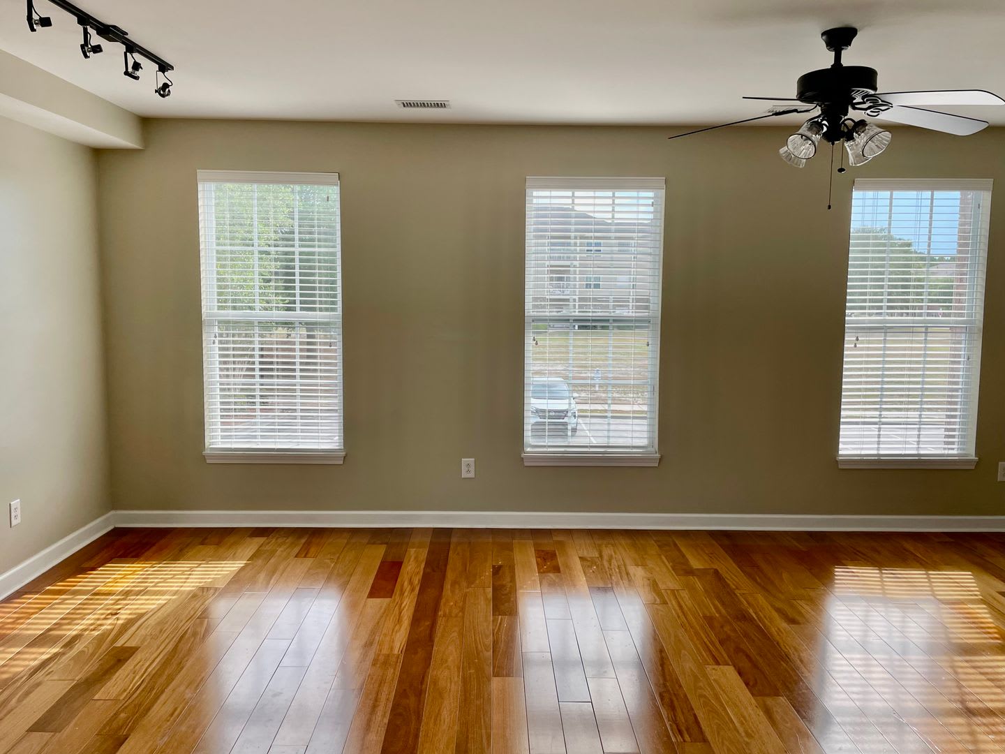 3 Bedroom 2.5 Bathroom Condo in Sunset Beach – photo 3