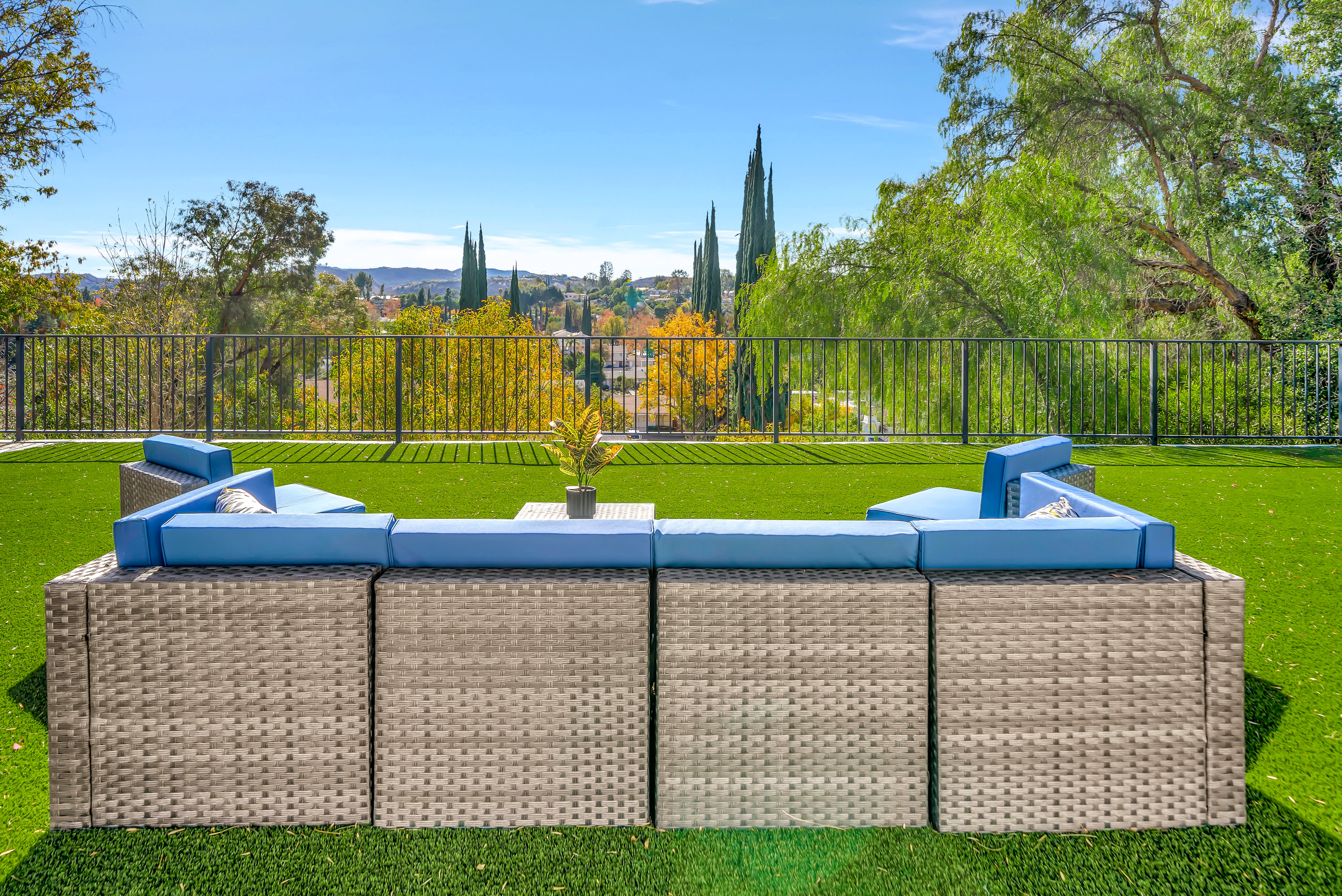 5557 Ostin Ave – photo 1