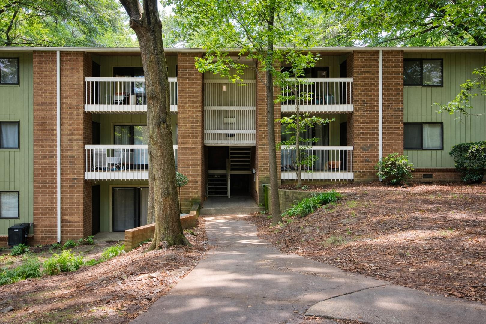 Three bedroom, 2 bath condo in Raleigh-$250 off first month! – photo 1