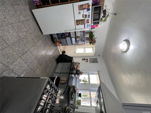 94-25 54 Avenue – photo 4