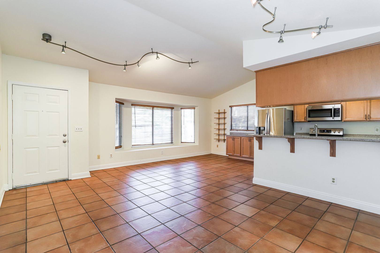 257 Miami St – photo 4