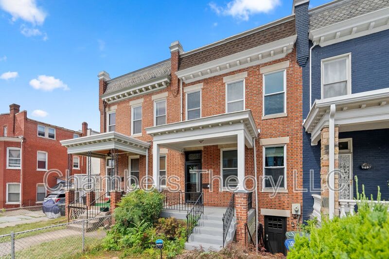 3532 Warder St NW – photo 4