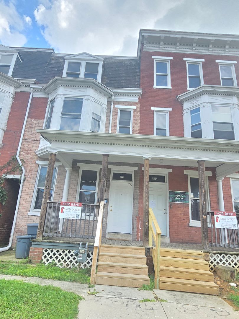 6 Bedroom Townhome Approved Off-Campus Housing for York College – photo 1