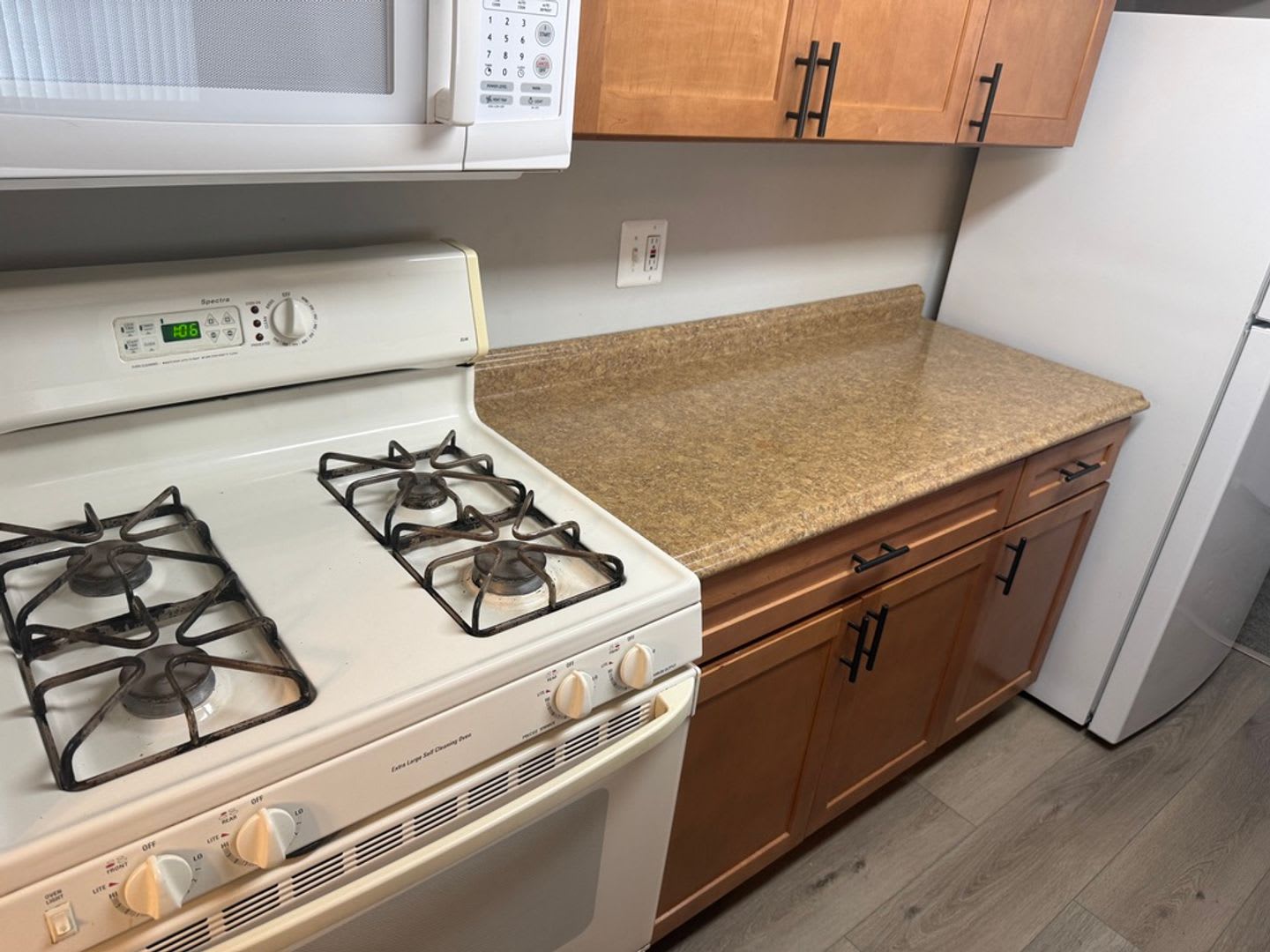Bright Spacious Condo In Sought After Glenhardie Community – photo 4