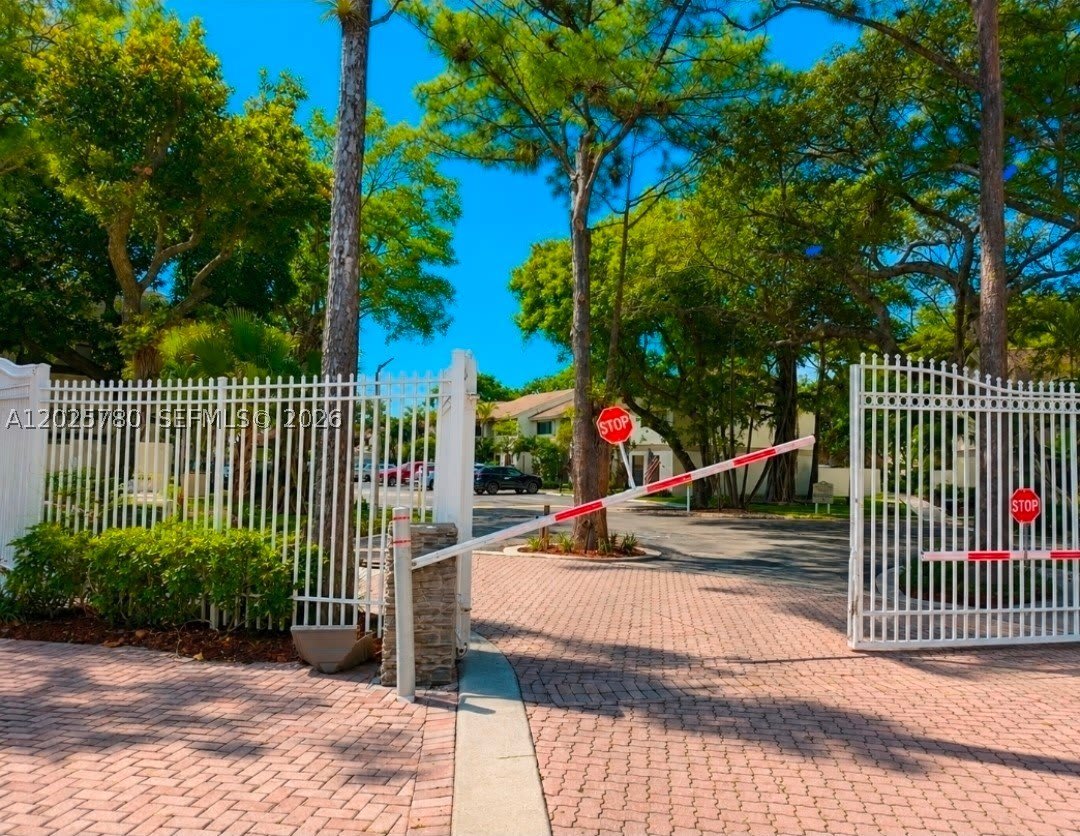 3082 S Oakland Forest Dr – photo 3
