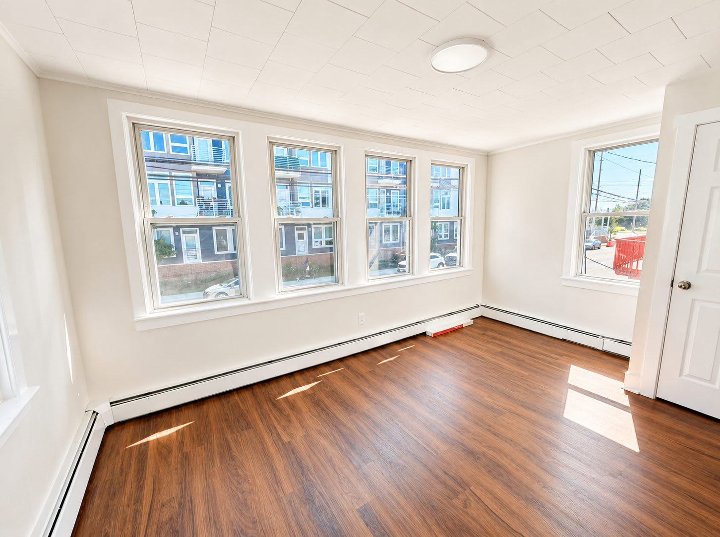 320 Franklin Ave – photo 2