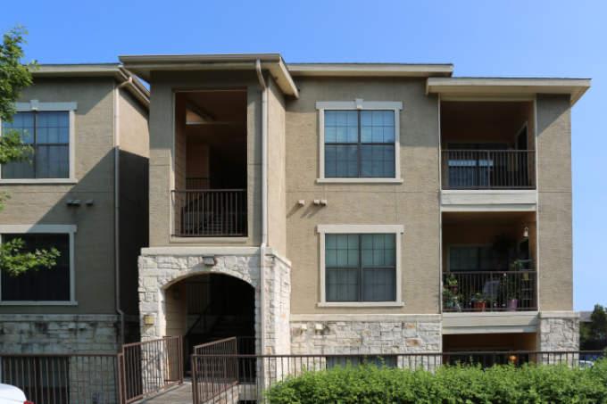 Stonehouse – photo 1