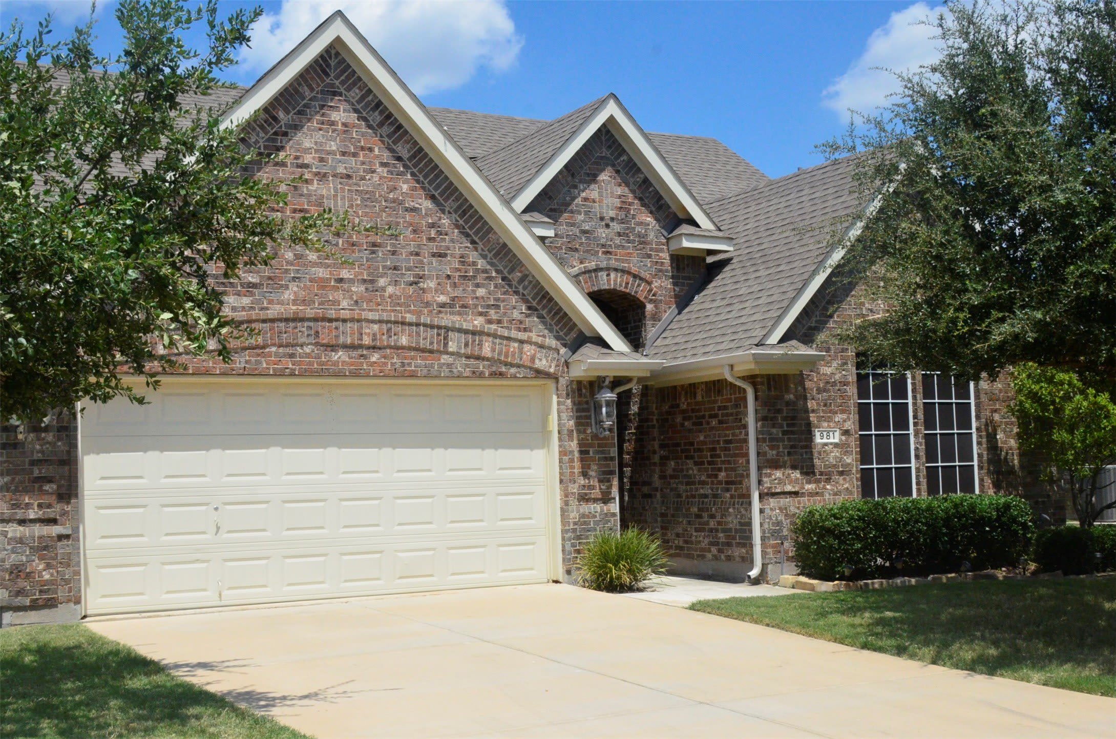 981 Crockett Drive – photo 1