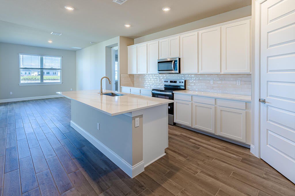 9002 DAHLIA Circle – photo 5