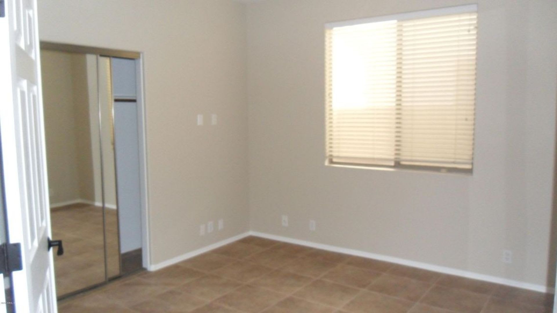 Large 5 Bedroom with Sparkling Pool North Peoria! – photo 5
