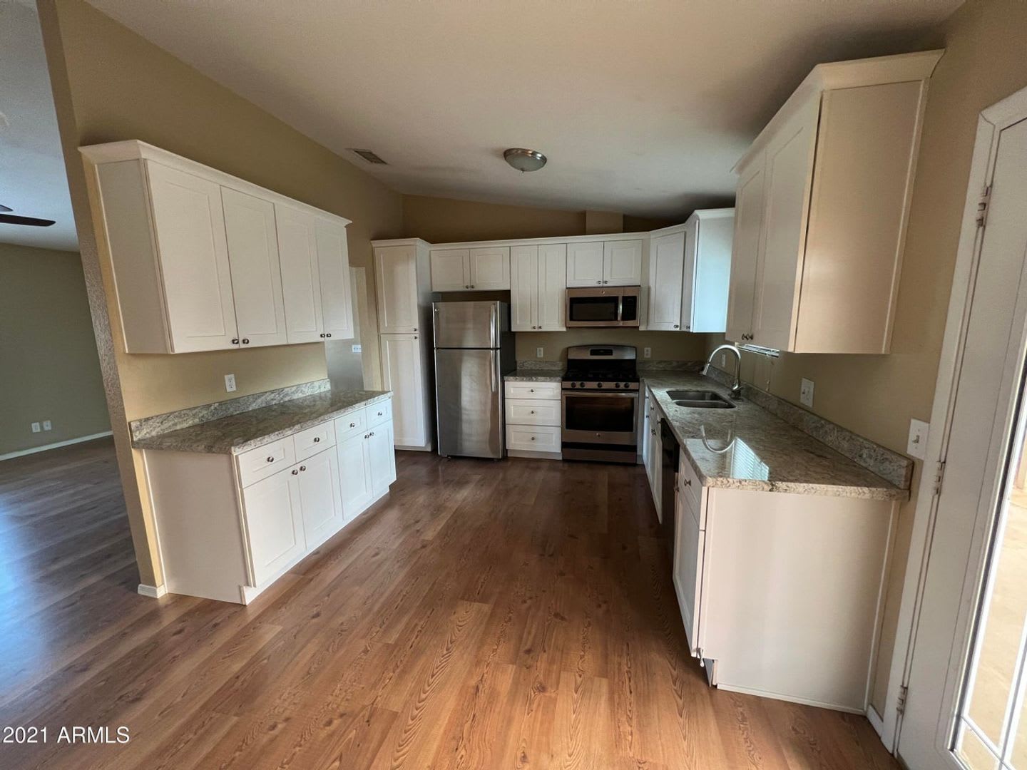 5 bedroom 2 bath, new carpet, new Paint with an energy efficient Solar system. – photo 2