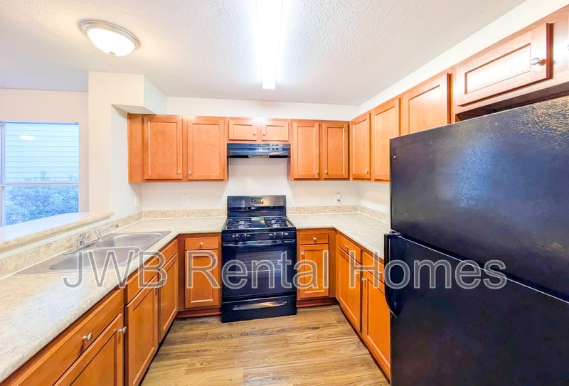 73 5Th St W – photo 2
