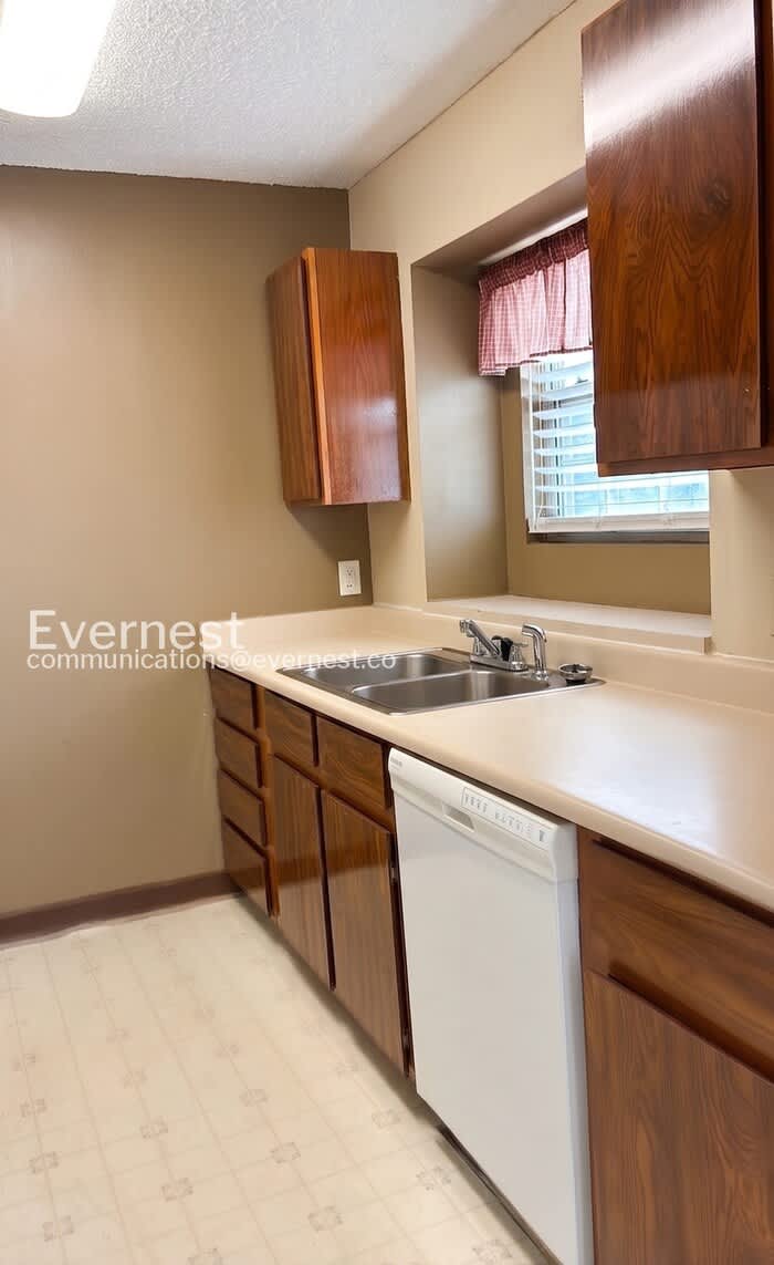 1301 University Avenue – photo 4