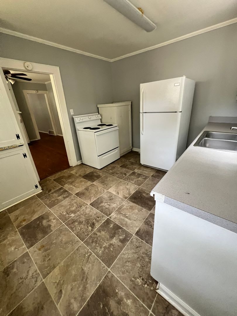 3 Bedroom Home Great Location – photo 4