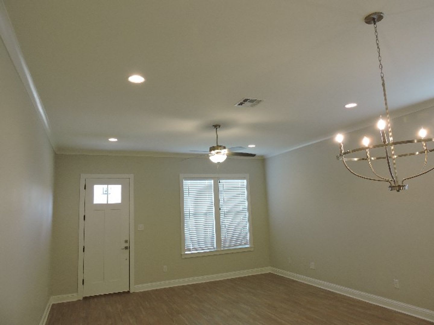 6 YR old Modern Farmhouse designed 3BR/2BA Plus Office – photo 2