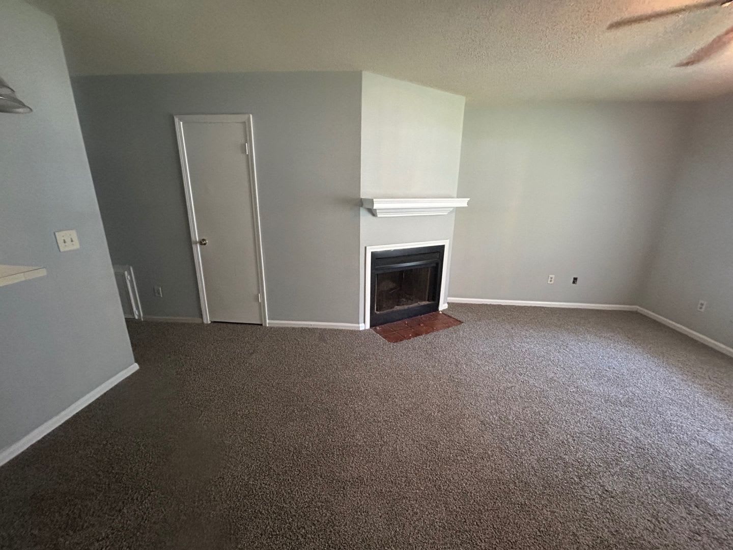 Charming 2 Bedroom 1 5 Bath Townhouse Located In The Desirable Irmo Area Near The Lake Murray Dam – photo 2