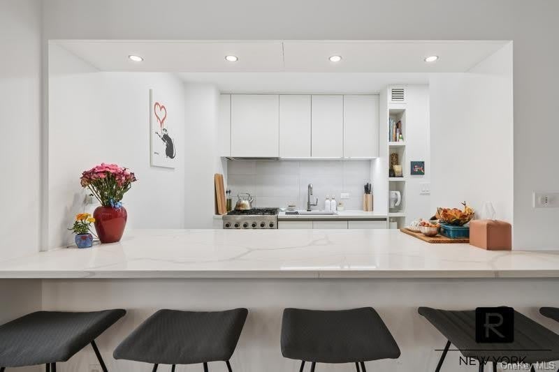340 E 64th Street – photo 2