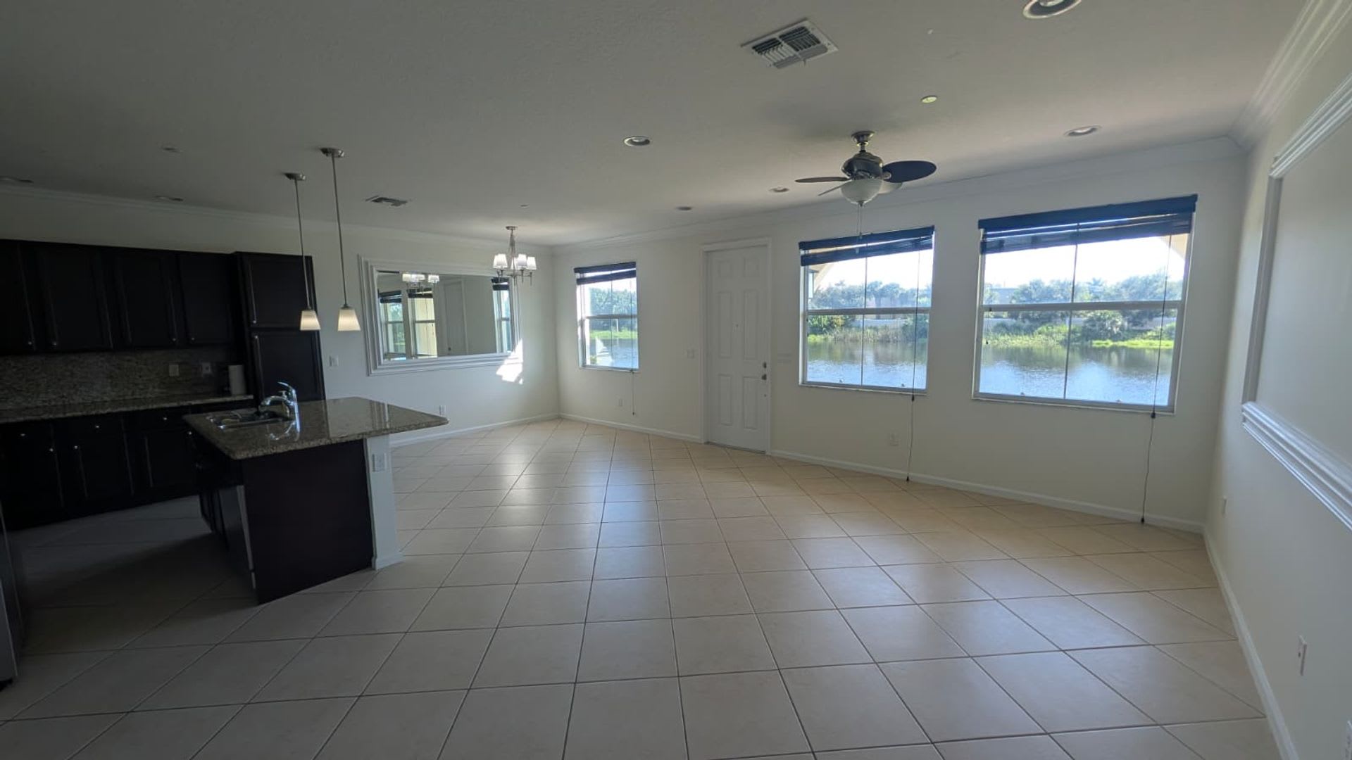 Spacious 3BR Townhome in Monterra – photo 4